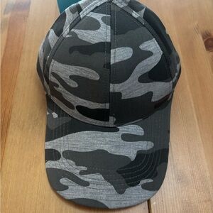 NWT Coolibar Zayne Gray & Black Cotton Camouflage BallCap 50+ SPF  S/M